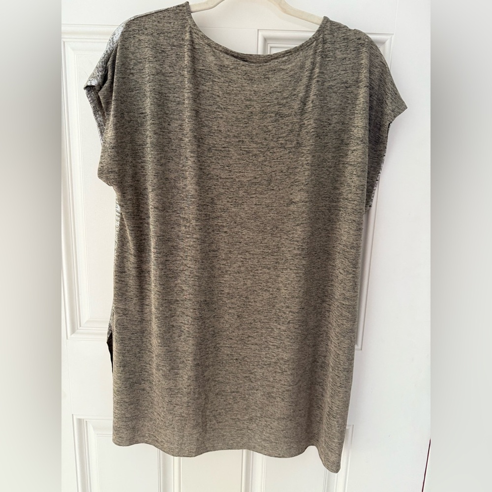 Metallic short sleeve top. Like new condition! Size XL - Picture 6 of 13